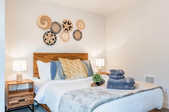 Perch - View on Franklin: Cozy 3 BR | Lake & Needle View | Fireworks - Image 3