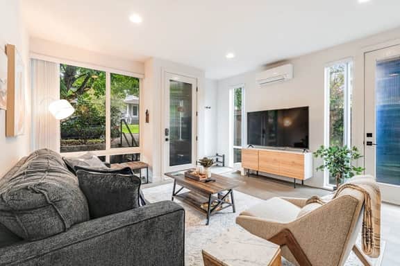 Perch - View on Franklin: Cozy 3 BR | Lake & Needle View | Fireworks - Image 2