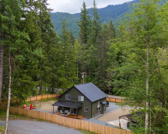 Perch - Forest Haven Hideaway – Hot Tub, Fire Pit & Adventure Near Mt. Rainier! - Image 4