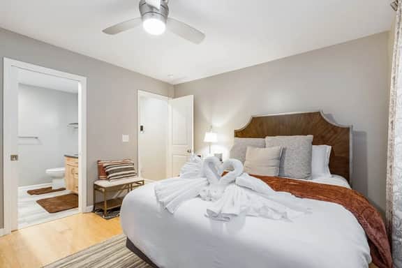 Perch - Stay in our chic house, stroll to Columbia City, or hop on the light rail to downtown! - Image 4