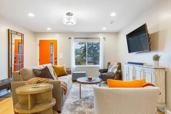 Perch - Stay in our chic house, stroll to Columbia City, or hop on the light rail to downtown! - Image 3