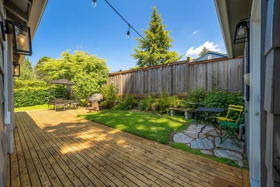 Perch - Ballard Delight: Private Retreat in Great Ballard Location w/ Parking - Image 5