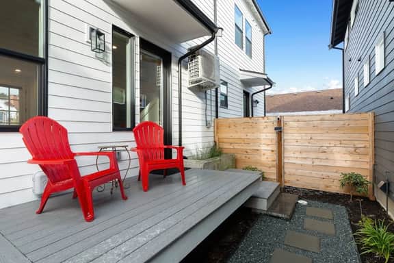 Perch - Modern West Seattle Retreat | 2 Private Suites - Image 5