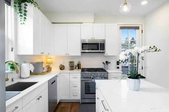 Perch - Modern West Seattle Retreat | 2 Private Suites - Image 4