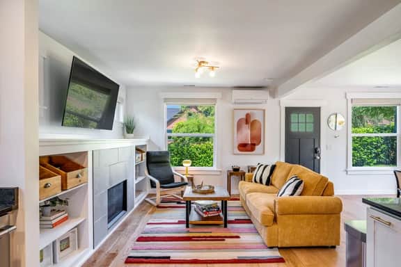 Perch - Ballard Delight: Great Ballard location! Spacious House w/parking - Image 3
