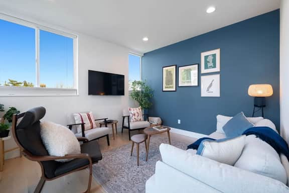 Perch - Cozy 2BR home. Walk everywhere, park with ease, and surrounded by coffee shops and dining! - Image 2