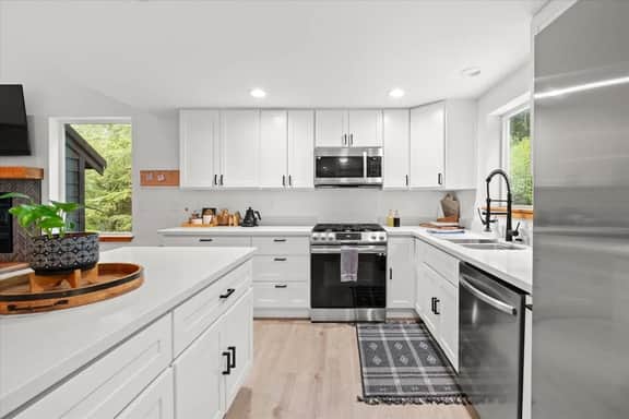 Perch - Serenity Nest Cabin w/ Hot Tub & AC | Pet-Friendly - Image 3