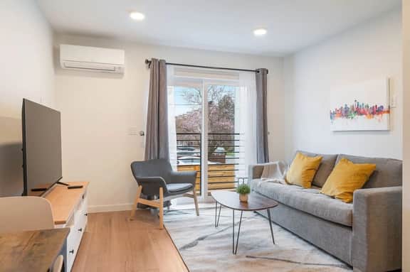 Perch - Winslow Place: Walkers Paradise! NEW & Modern, Pet Friendly w/ AC - Image 3