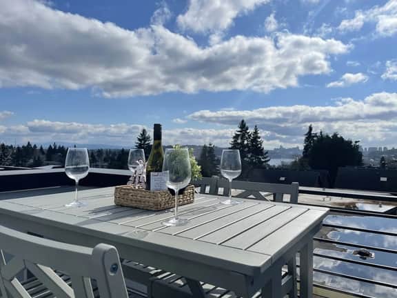 Perch - Winslow Place: Walkers Paradise! NEW & Modern, Pet Friendly w/ AC - Image 4