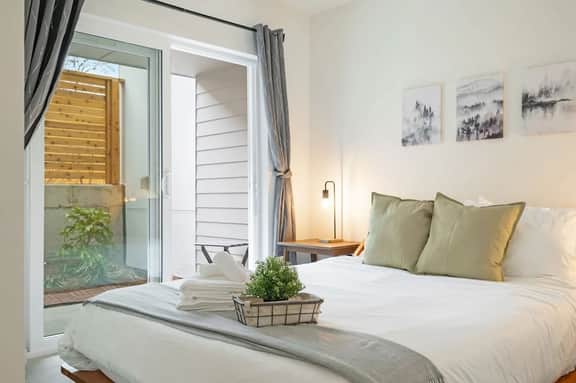 Perch - Winslow Place: Walkers Paradise! NEW & Modern, Pet Friendly w/ AC - Image 5