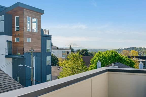 Perch - Trendy hideaway near Seattle's heart. Take in the Mt Rainier views! - Image 2