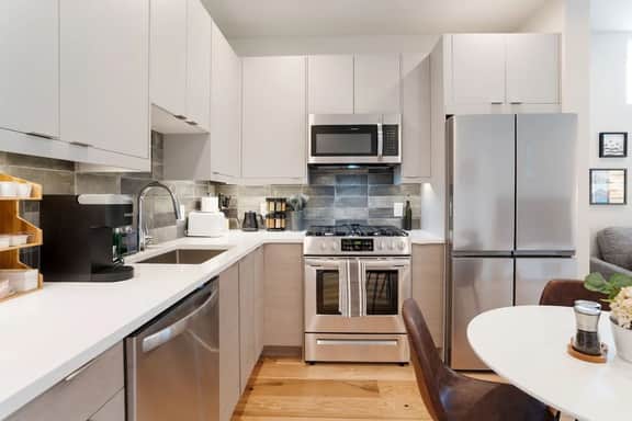 Perch - Wallingford Place: Modern & Cozy Townhome w/ Parking & A/C - Image 5