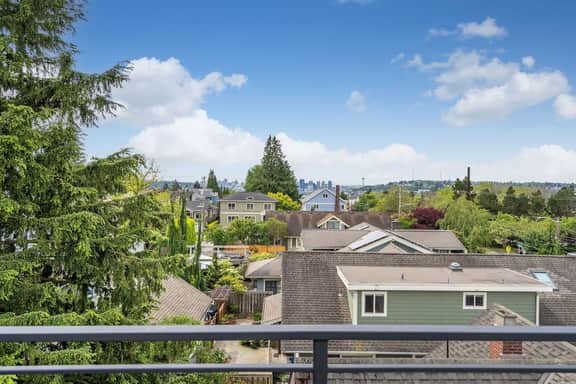 Perch - Wallingford Place: Modern & Cozy Townhome w/ Parking & A/C - Image 3