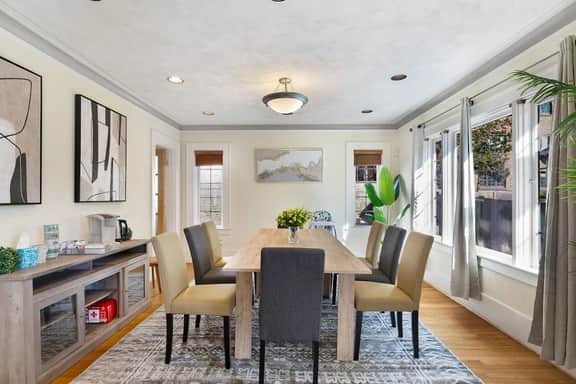 Perch - Vintage Seattle Gem: Spacious, Stylish, Parking - Image 2