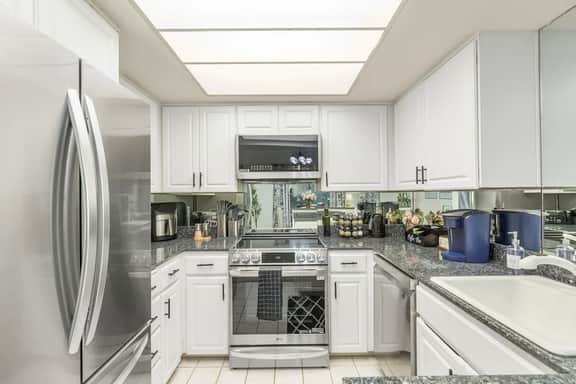 Perch - Garden Villa Retreat, DT Bellevue 2BR Free Parking - Image 3