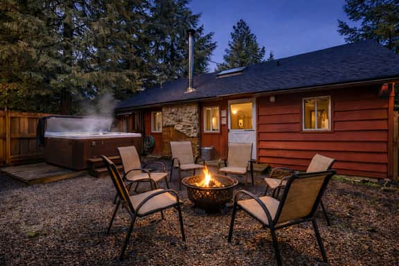Perch - Chester Cbin: Cozy rustic cabin with AC! Pet Friendly - Image 2