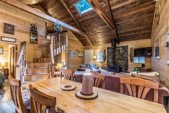 Perch - Chester Cbin: Cozy rustic cabin with AC! Pet Friendly - Image 3
