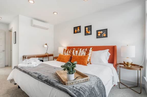 Perch - Woodland Suite: Chic Townhome Steps from Woodland Zoo w/ Parking - Image 4