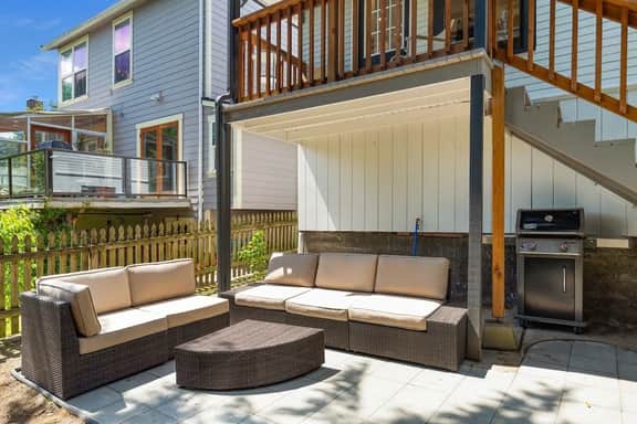 Perch - The Farmhouse: Walk to Lake Union! 3BR/3BA with Parking - Image 2