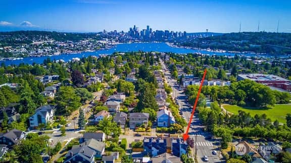 Perch - Wallingford Comfort: Cozy & Bright 2BR | Parking | Remote Work - Image 3