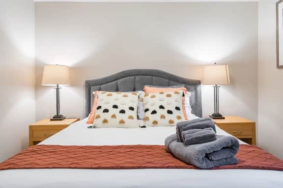 Perch - Queen Ann Flat: Spacious and Cozy 2BR home w/ Parking - Image 3