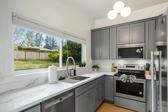 Perch - 3BR Bellevue Comfort: Parking + Pet Friendly - Image 3