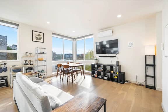 Downtown Fremont: Cali King Bed, Rooftop, Office - Image 4