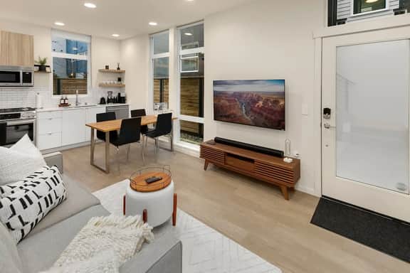 Stylish & cozy home w/ rooftop, space needle view! - Image 3
