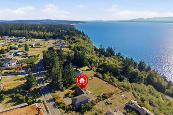 Perch - 2BR Waterfront Bluff | Sunset Views | Free Parking - Image 3