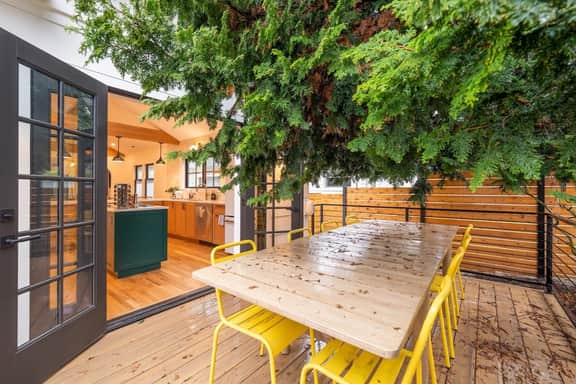 Perch - Emerald Cottage: Your Luxurious Seattle Retreat - Image 3