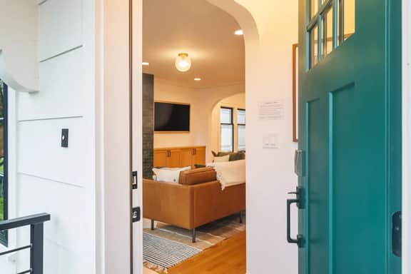 Perch - Emerald Cottage: Your Luxurious Seattle Retreat - Image 5