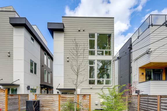 Perch - Modern Queen Anne Retreat with Rooftop & Guitar - Image 5