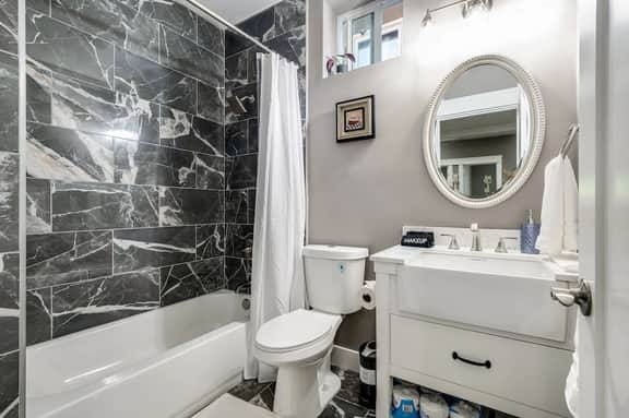 Perch - Sammamish Cottage: Fully remodeled 2 bedrooms suite w/yard - Image 5