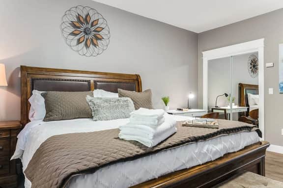 Perch - Sammamish Cottage: Fully remodeled 2 bedrooms suite w/yard - Image 3