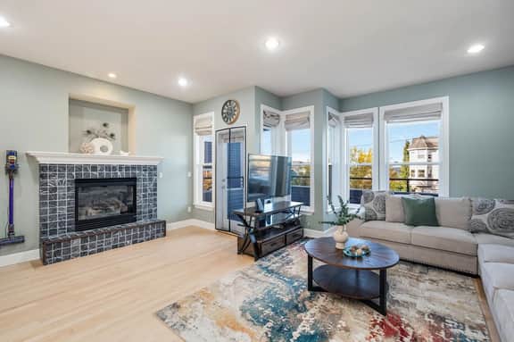 Perch - Phinney Guest House: Spacious 3BR | Downtown Fremont | Parking - Image 2