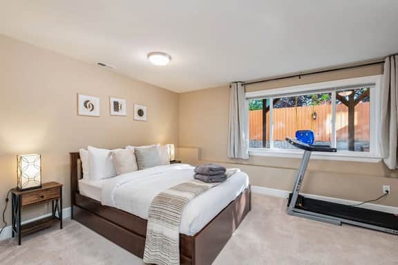 Perch - Phinney Guest House: Spacious 3BR | Downtown Fremont | Parking - Image 5