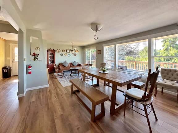 Perch - LFP View Home: Cozy 4BR Home, Lake Washington View Deck, Backyard - Image 2