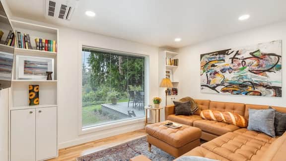 Perch - Cozy Vino Valley Vista Home with views & parking - Image 4
