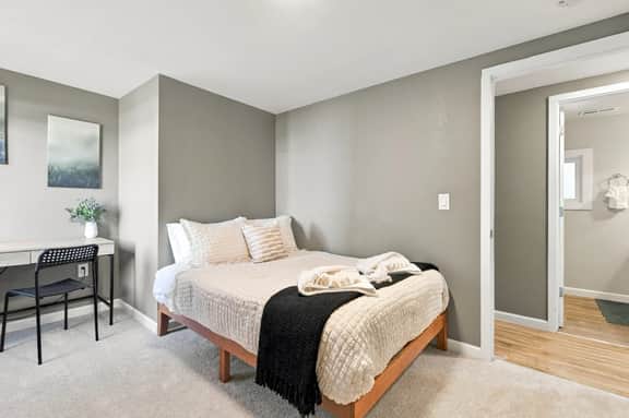 Perch - Spacious Burien Home | Parking, Yard & Beach Nearby: - Image 4